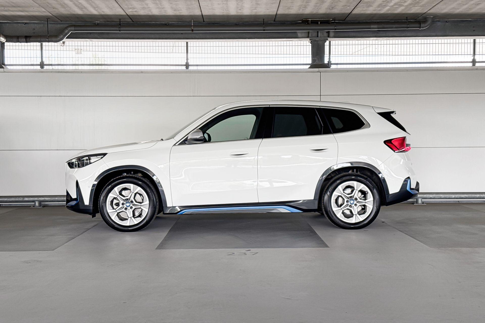 Foto van BMW Ix1