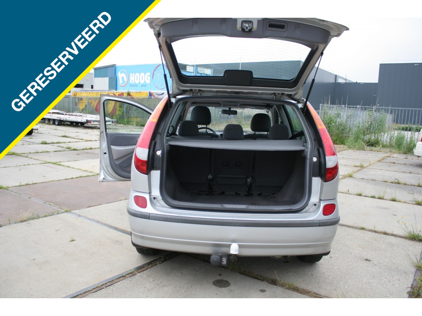 Foto van Nissan Almera Tino