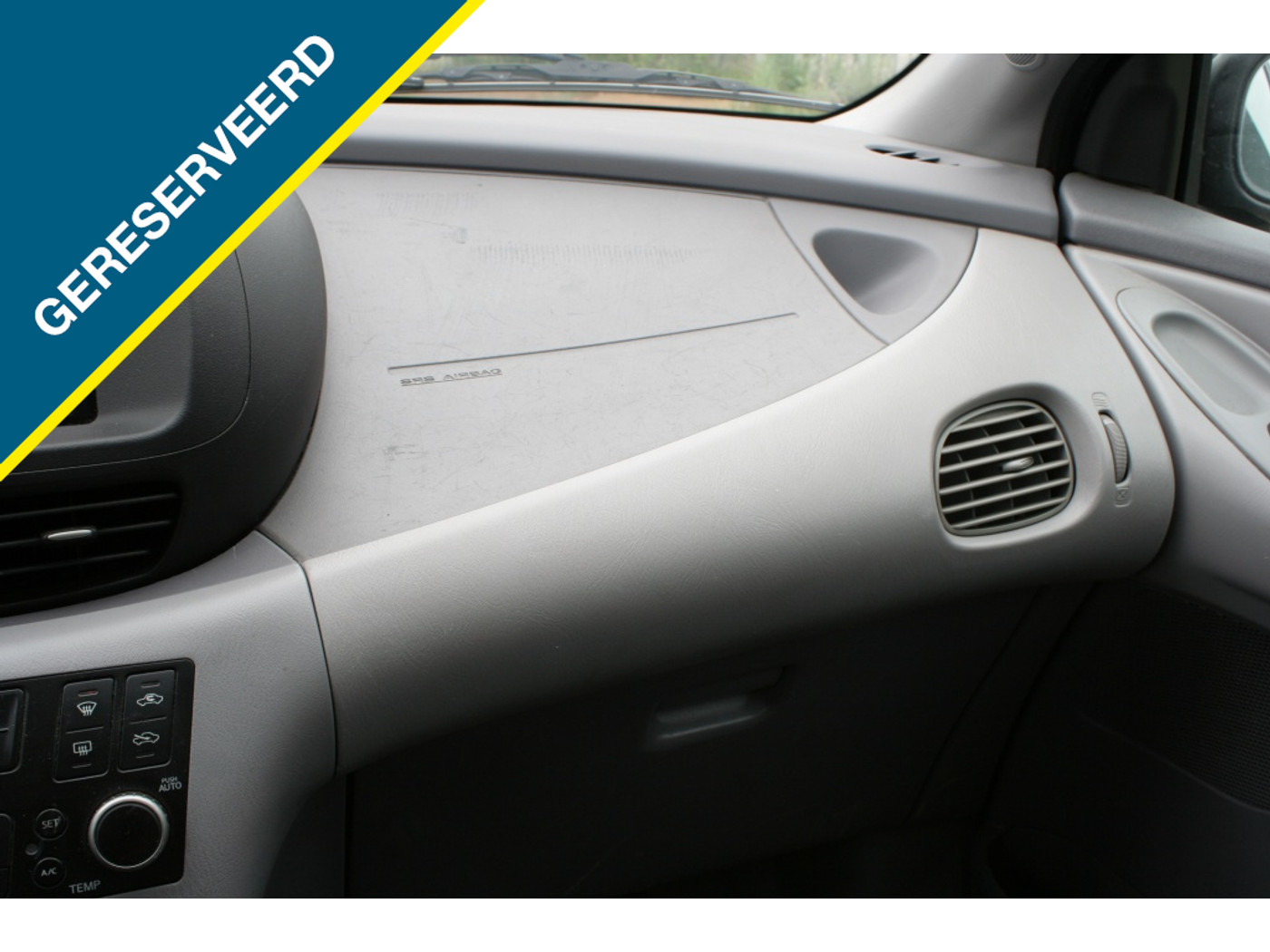 Foto van Nissan Almera Tino