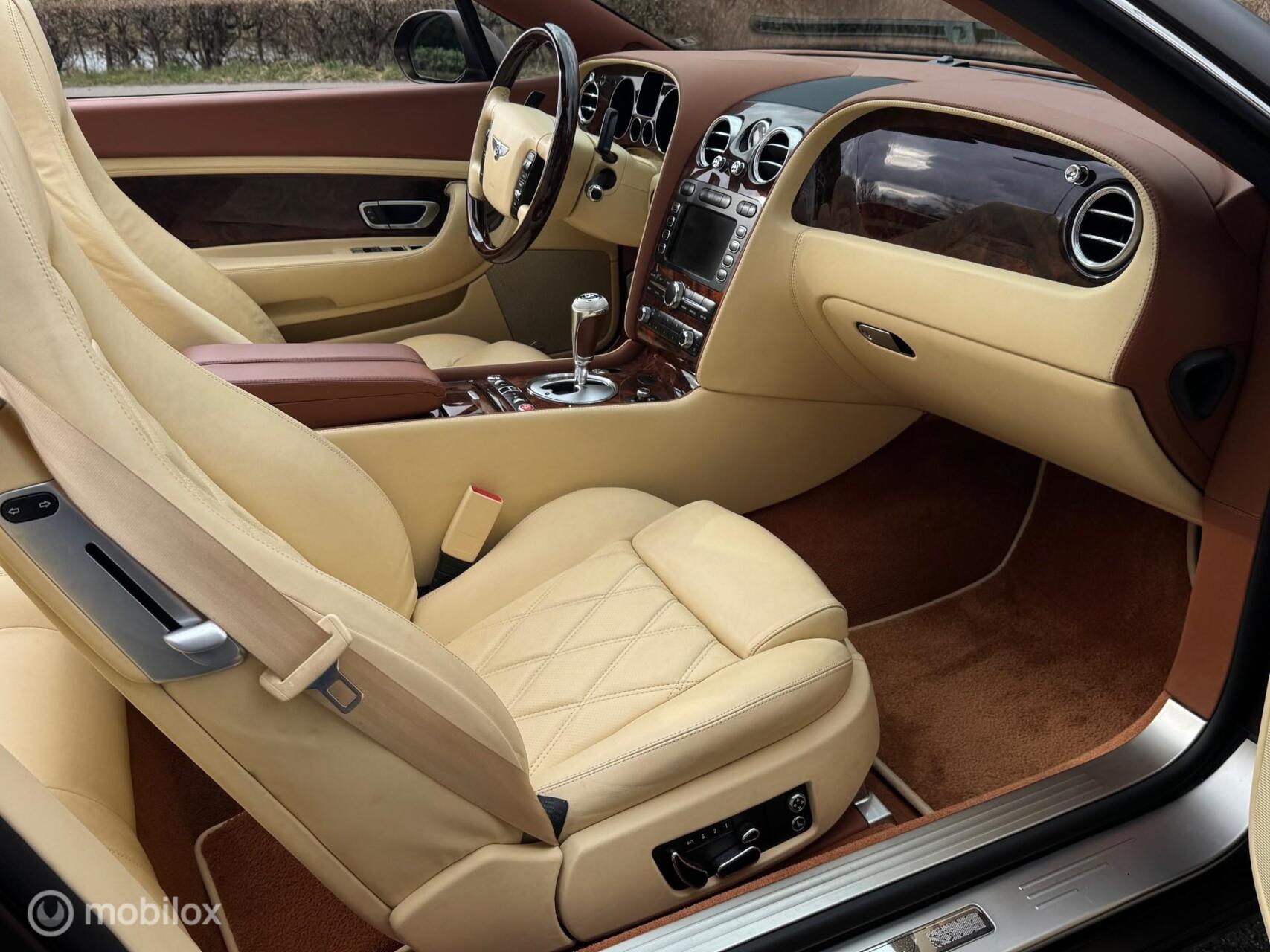 Foto van Bentley Continental GTC