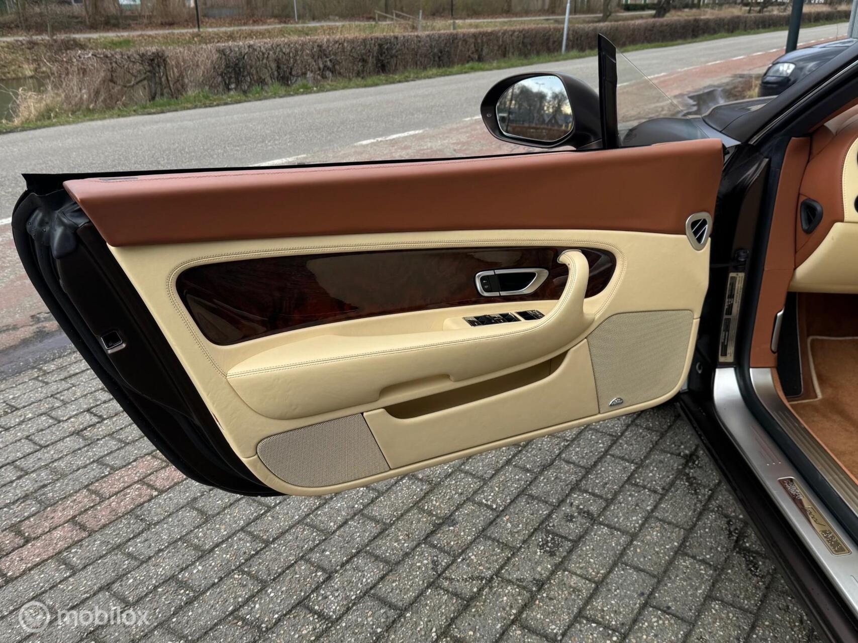 Foto van Bentley Continental GTC