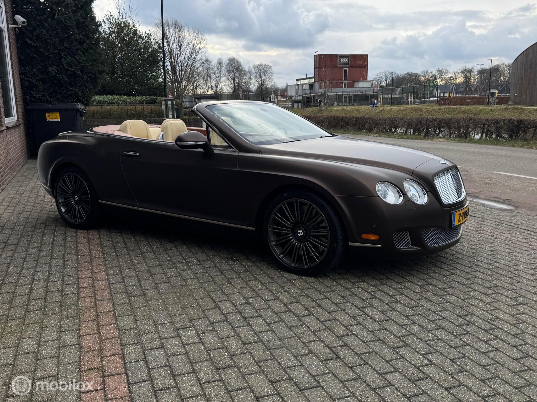 Foto van Bentley Continental GTC