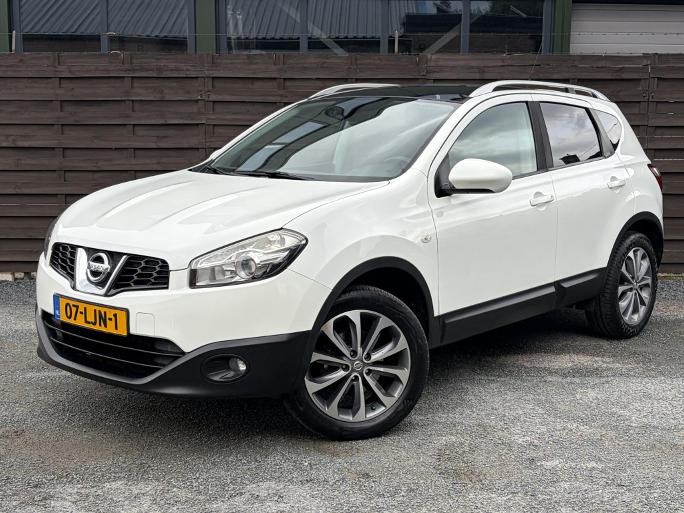 Nissan Nissan Qashqai 1.6 Acenta Eco / Pano / Camera / Trekhaak / NAP 2010 - voorkant