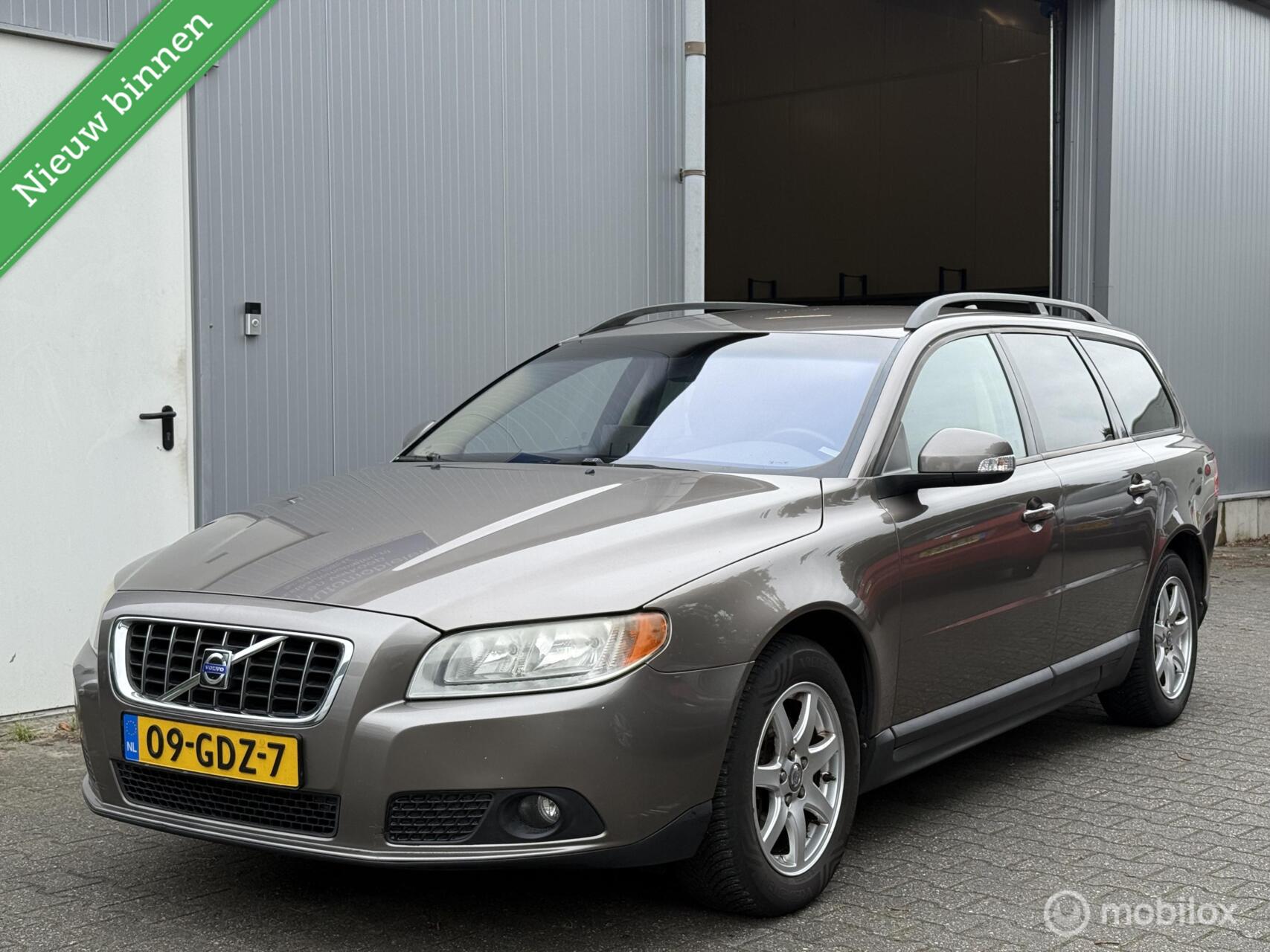 Volvo V70 2.0 Benzine, Navi, Trekhaak 2008 - voorkant