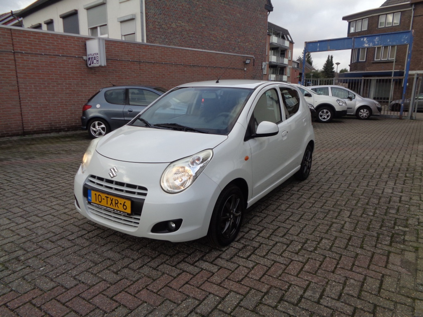 Suzuki Alto 1.0 Exclusive 2012 - voorkant