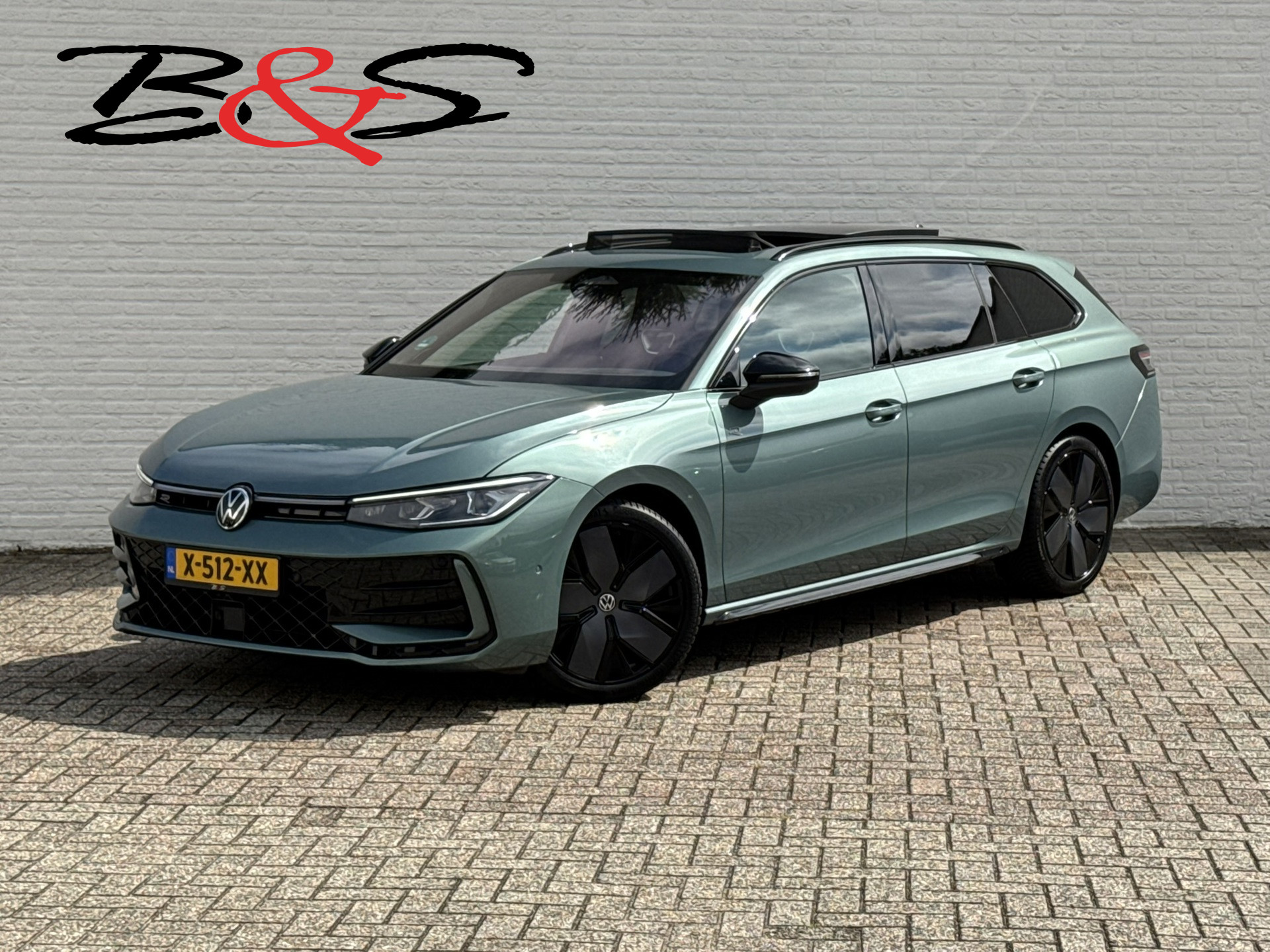 Volkswagen Passat 1.5 eTSI R-Line Panorama Massage stoelen Sfeer verlichting All season banden Bomvolle uitvoering 2024 - voorkant