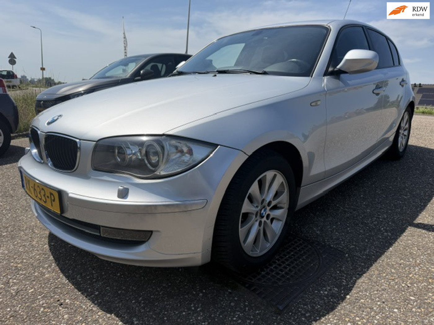 BMW 1 Series 116i Opendak Airco Stoelverwarming Navigatie PDC 2010 - voorkant