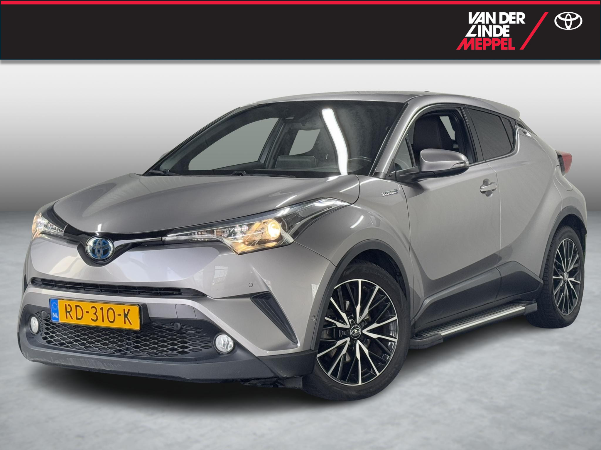 Toyota Toyota C-hr 1.8 Hybrid Executive Half Leer 2017 - voorkant