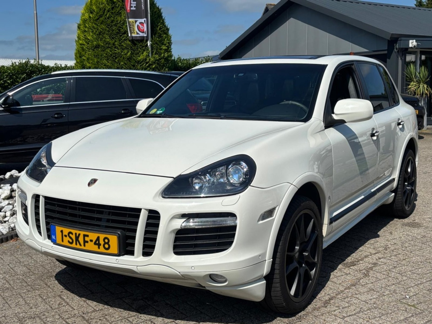 Porsche Cayenne GTS 4.8 GTS V8 Wit 2009 Paonodak Youngtimer 2009 - voorkant