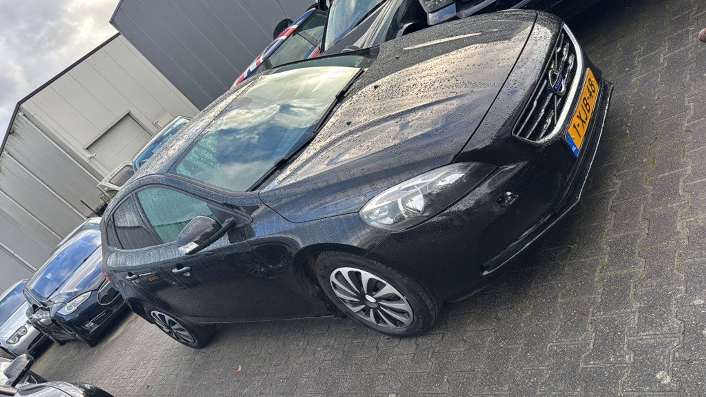 Volvo V40 2.0 D4 2014 Diesel Zwart Motorschade Export 2014 - voorkant