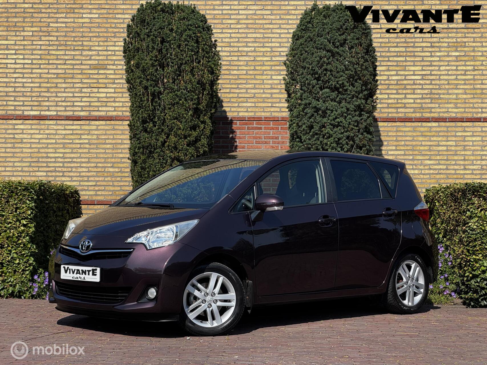 Toyota Toyota Verso-s 1.3 VVT-i Aspiration Camera*Cruise*Clima*Navi 2012 - voorkant