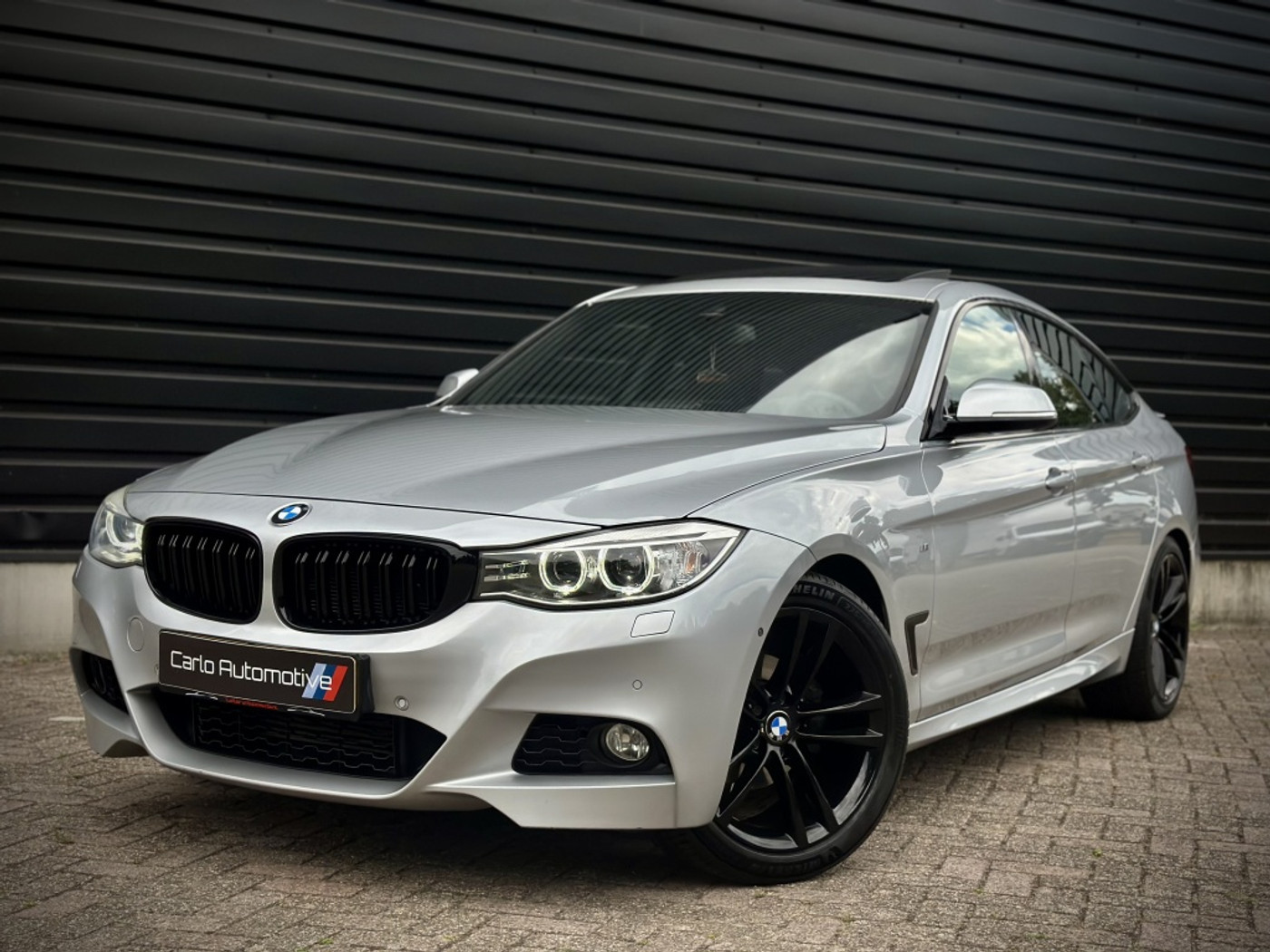BMW 320i 320i M-SPORT PANO|XENON|360|HUD|DODEHOEK 2015 - voorkant