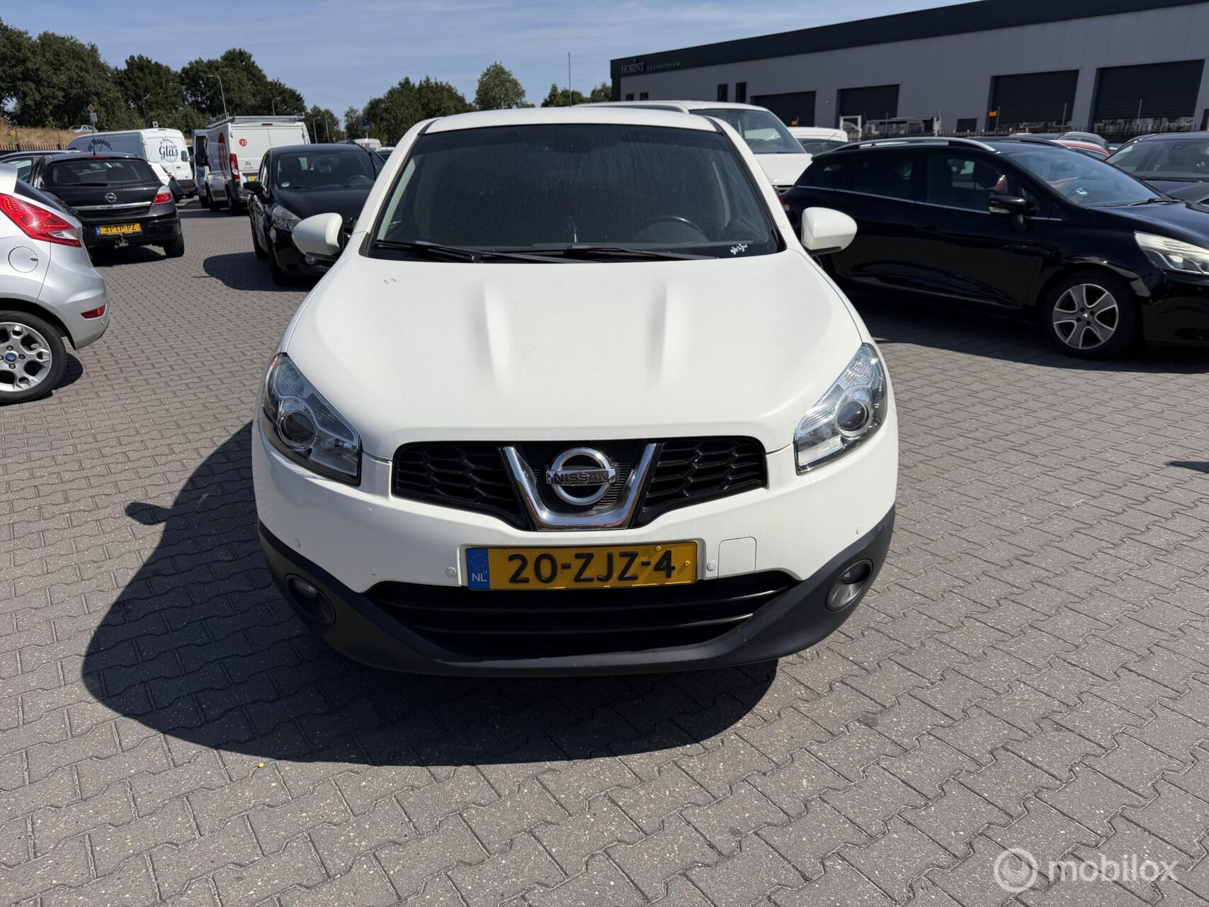Nissan Nissan Qashqai 1.6 Connect Edition automaat 2012 - voorkant