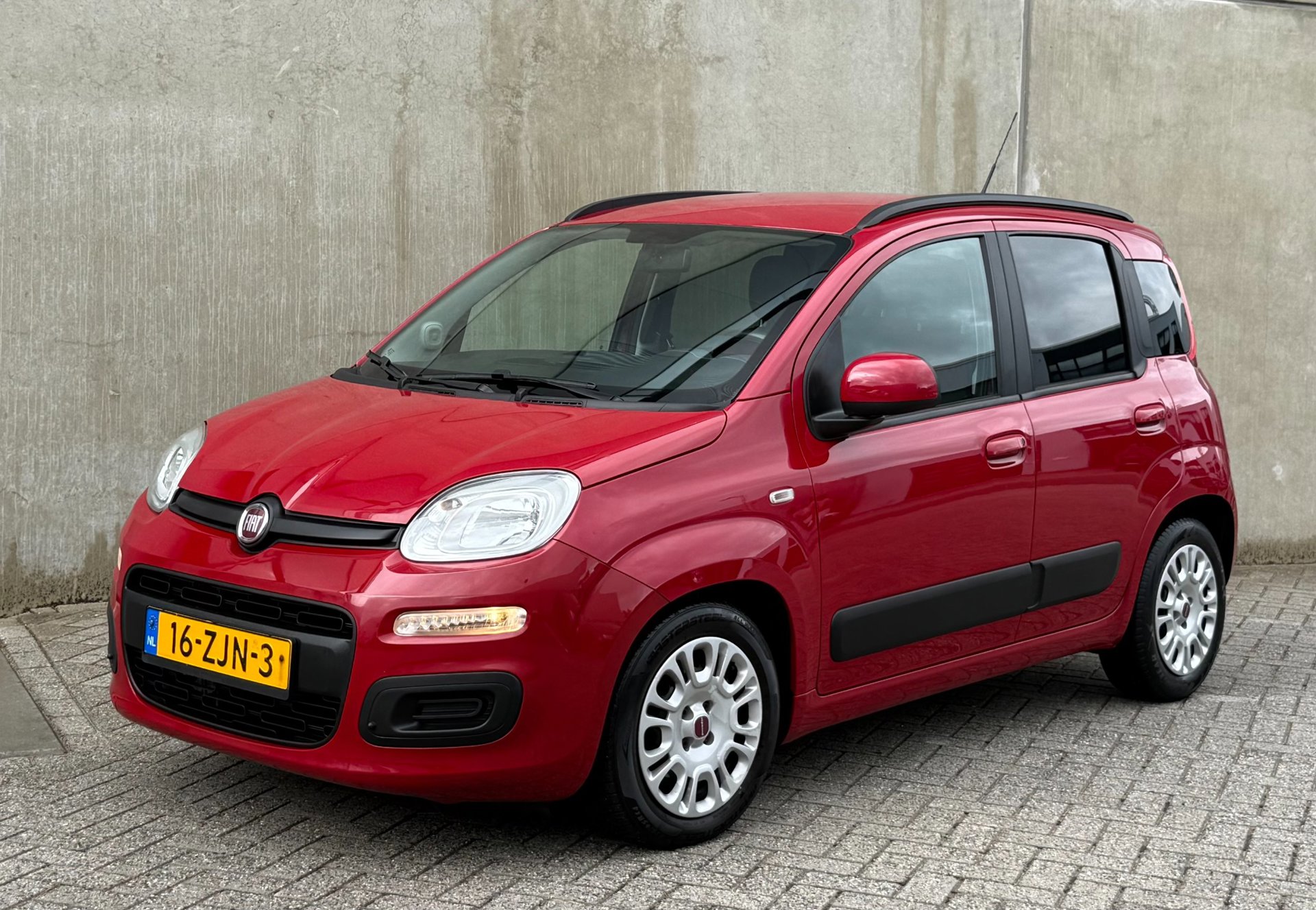 Fiat Panda 0.9 TwinAir Lounge 2012 Rood AUTOMAAT|NAP|NW APK 2012 - voorkant