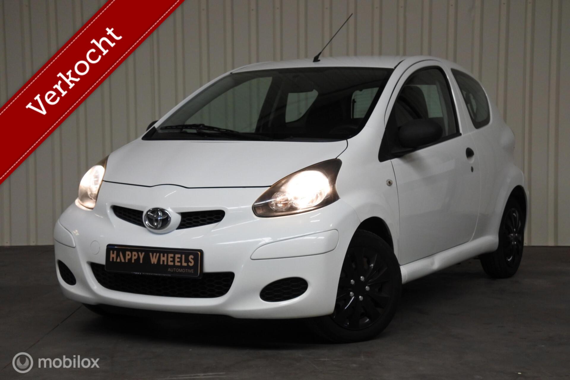 Toyota Toyota Aygo 1.0-12V Access Nieuw APK BOEKJES 3deurs 2011 - voorkant