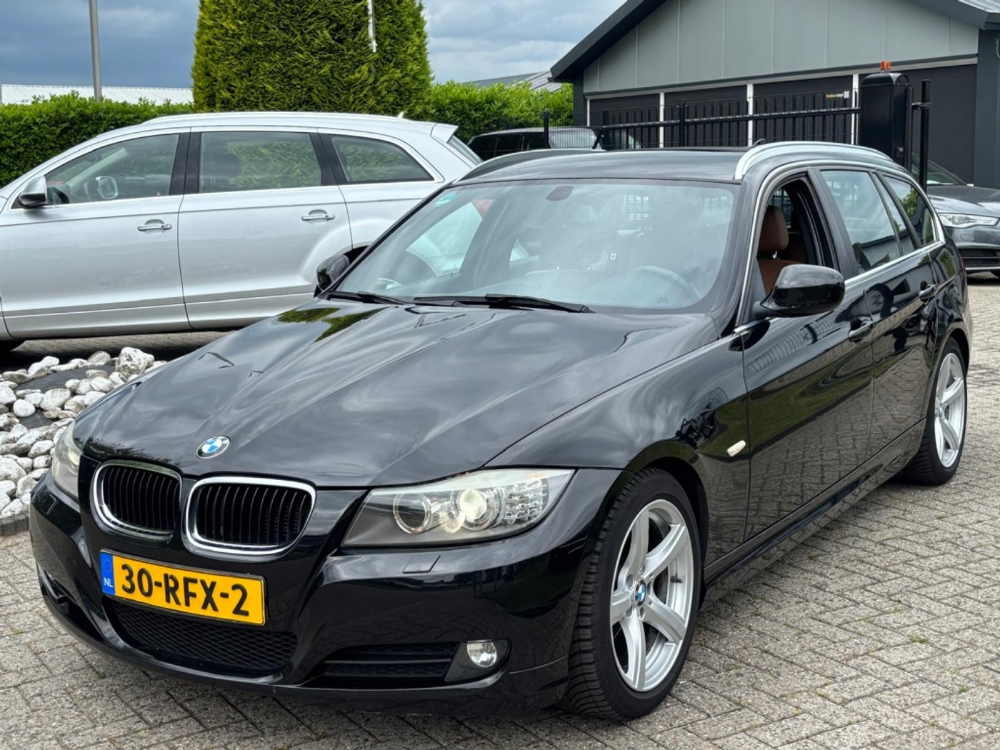 BMW 318i 318i Exe Leer Xenon 2011 Dealer Onderhouden 2011 - voorkant