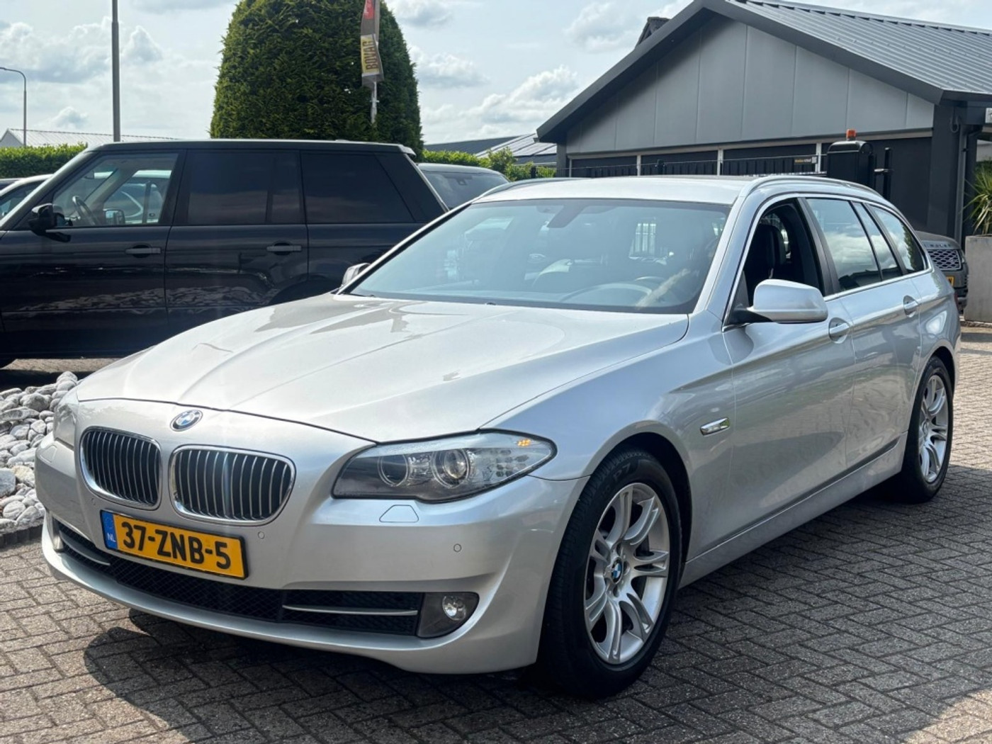 BMW 5er Reihe 528i High Executive 2013 NL Auto Trekhaak 2013 - voorkant
