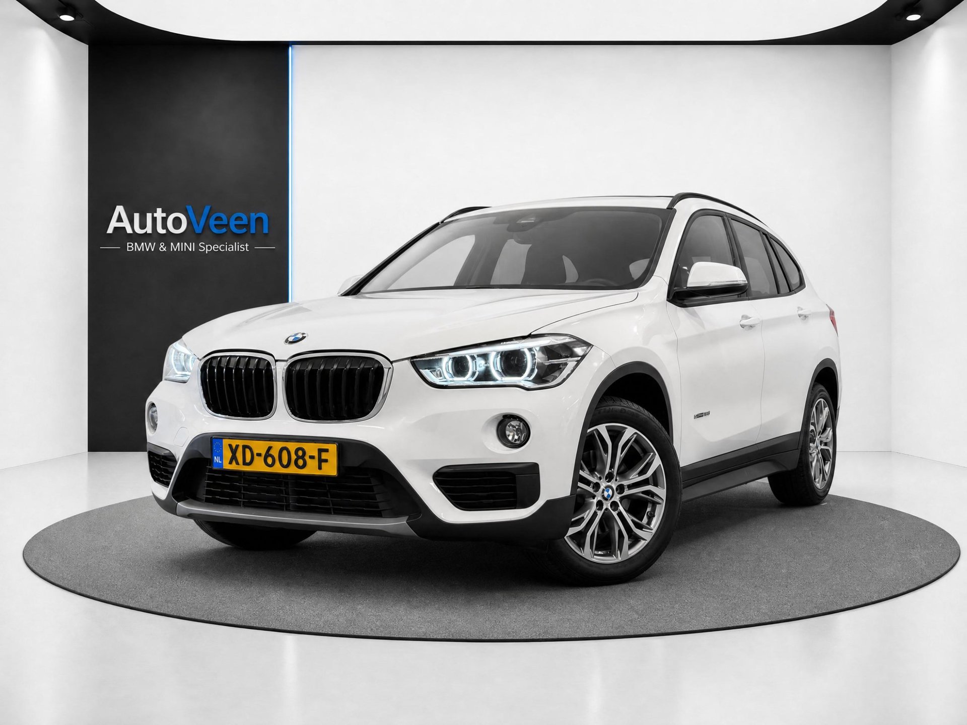 BMW X1 Sdrive18i SDrive18i Centennial Executive (PANO, LED, CRUISE, LM-VELG 18 INCH) 2016 - voorkant