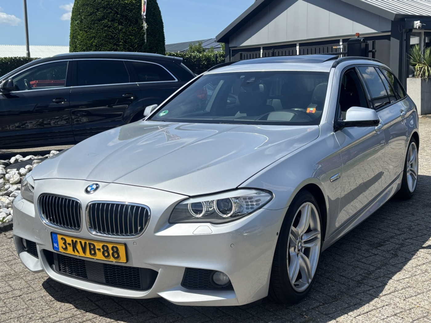 BMW 5er Reihe 530D High Exe 2013 M-Pakket NL Auto Panorama Trekhaak 2013 - voorkant