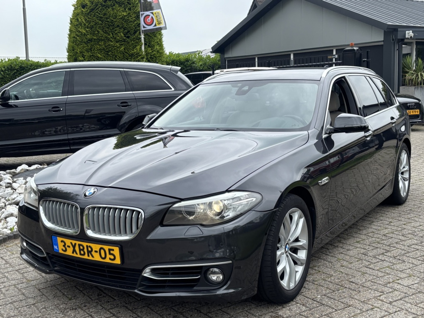 BMW 5-serie Touring 550i High Executive 2014 - voorkant