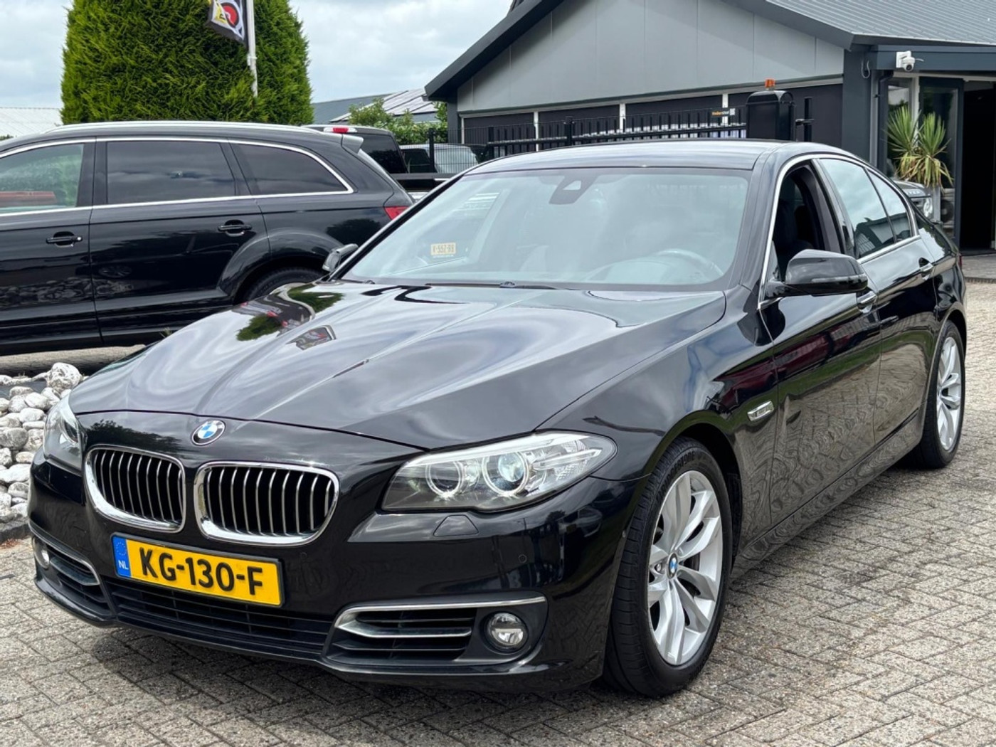 BMW 520i 520I Luxury Edition 2016 Sedan Automaat Zwart Facelift 2016 - voorkant