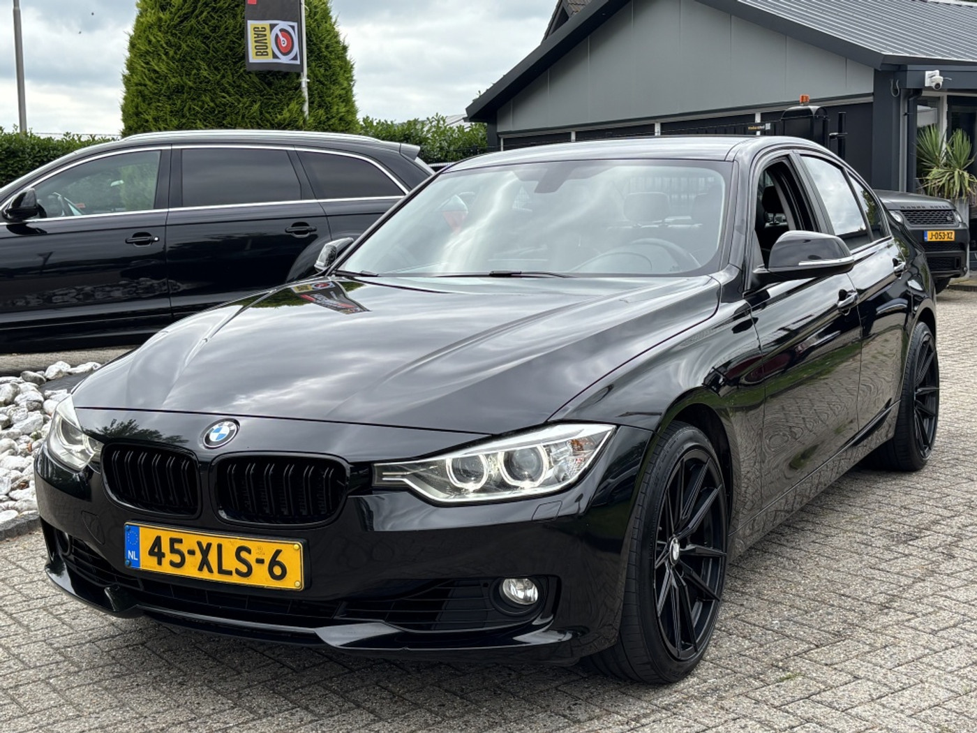 BMW 3er Reihe 320i High Executive Automaat 2012 Zwart Xenon 2012 - voorkant