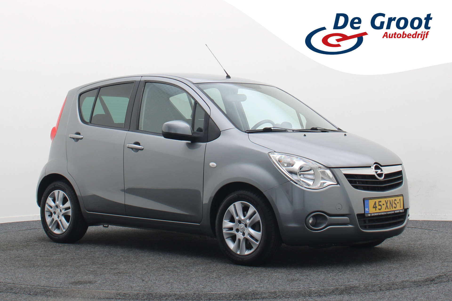 Opel Agila 1.0 Edition 2012 - voorkant
