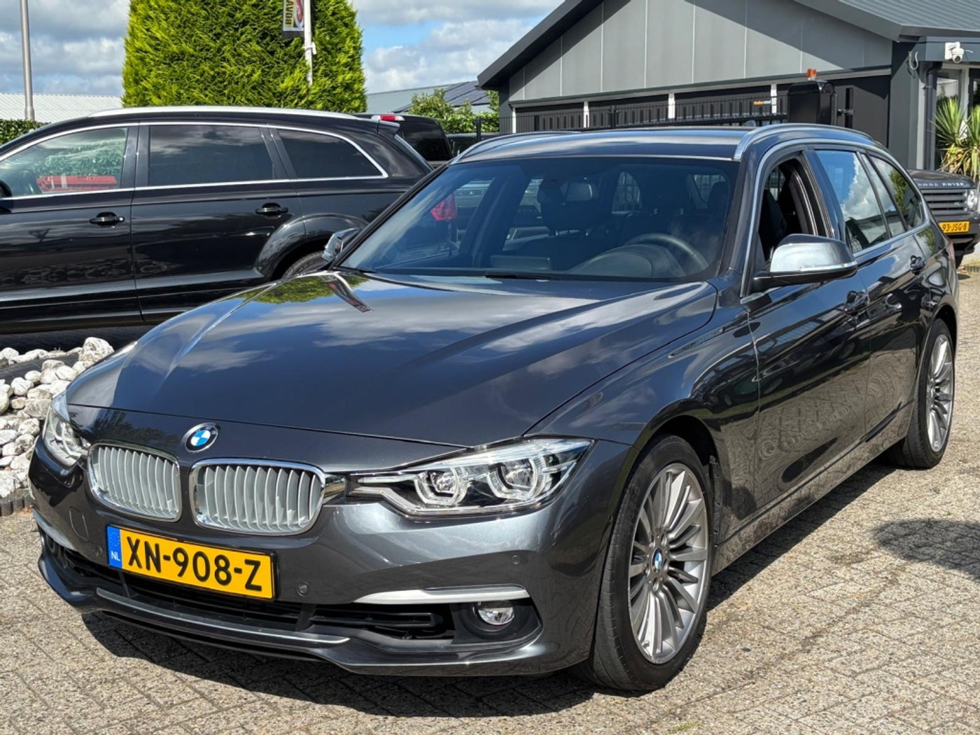 BMW 318i 318i Luxury Automaat 2019 Leer NL Auto 2019 - voorkant