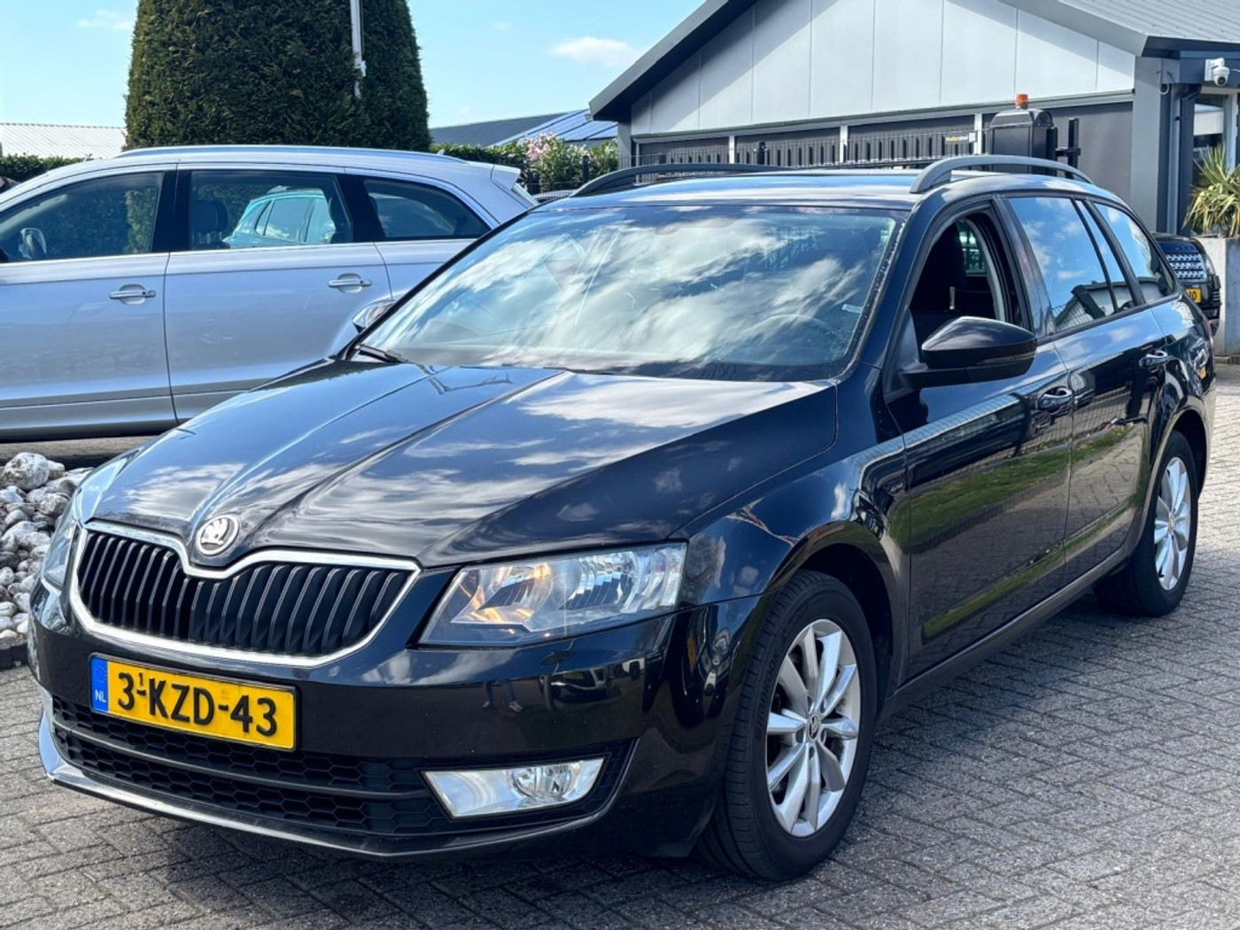 Skoda Octavia 1.2 Benzine 2013 Zwart Facelift Trekhaak Navi 2013 - voorkant