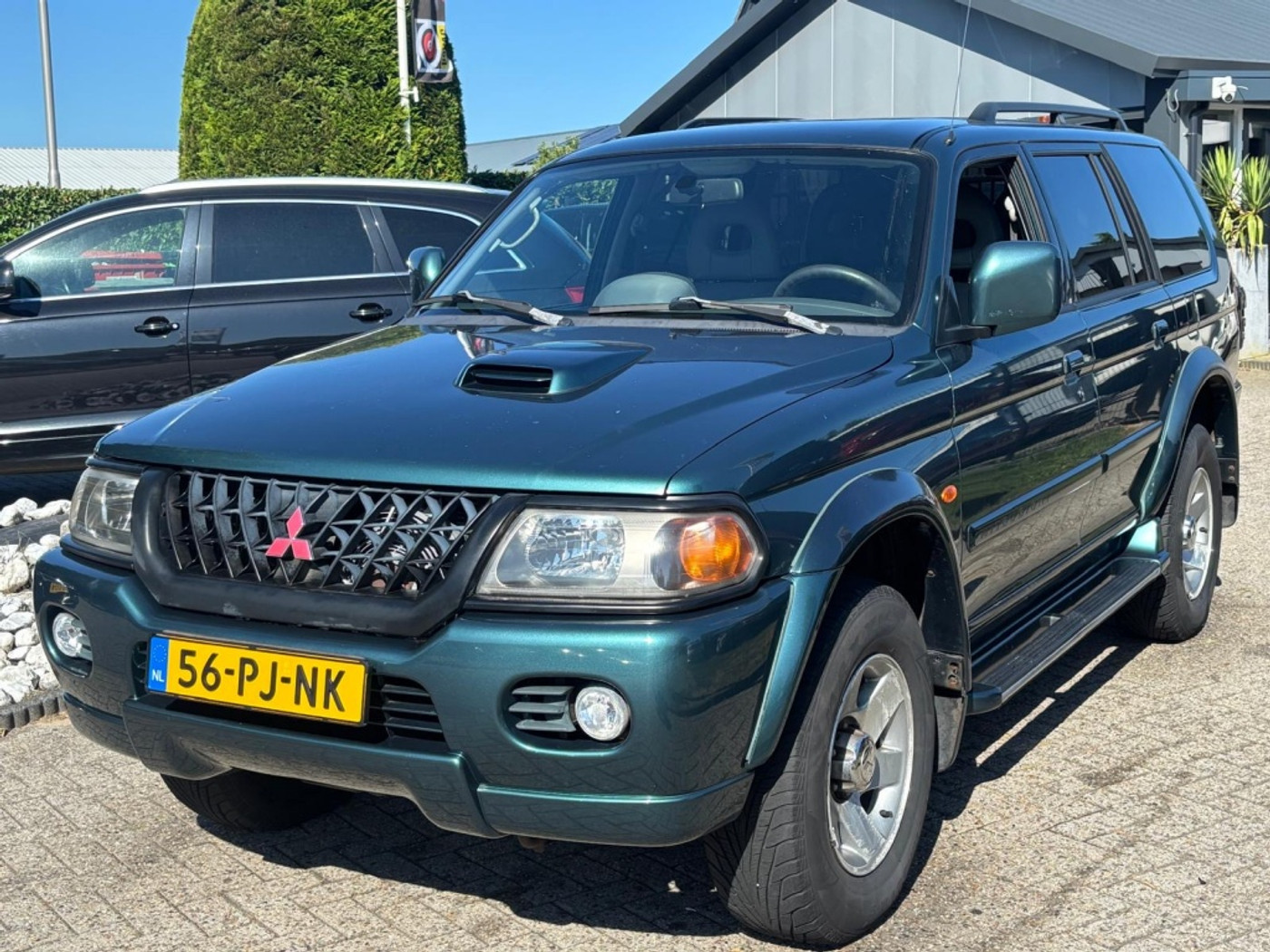 Mitsubishi Pajero Sport 2.5 TD GLS 2004 5-Persoons 181.000 KM 2004 - voorkant