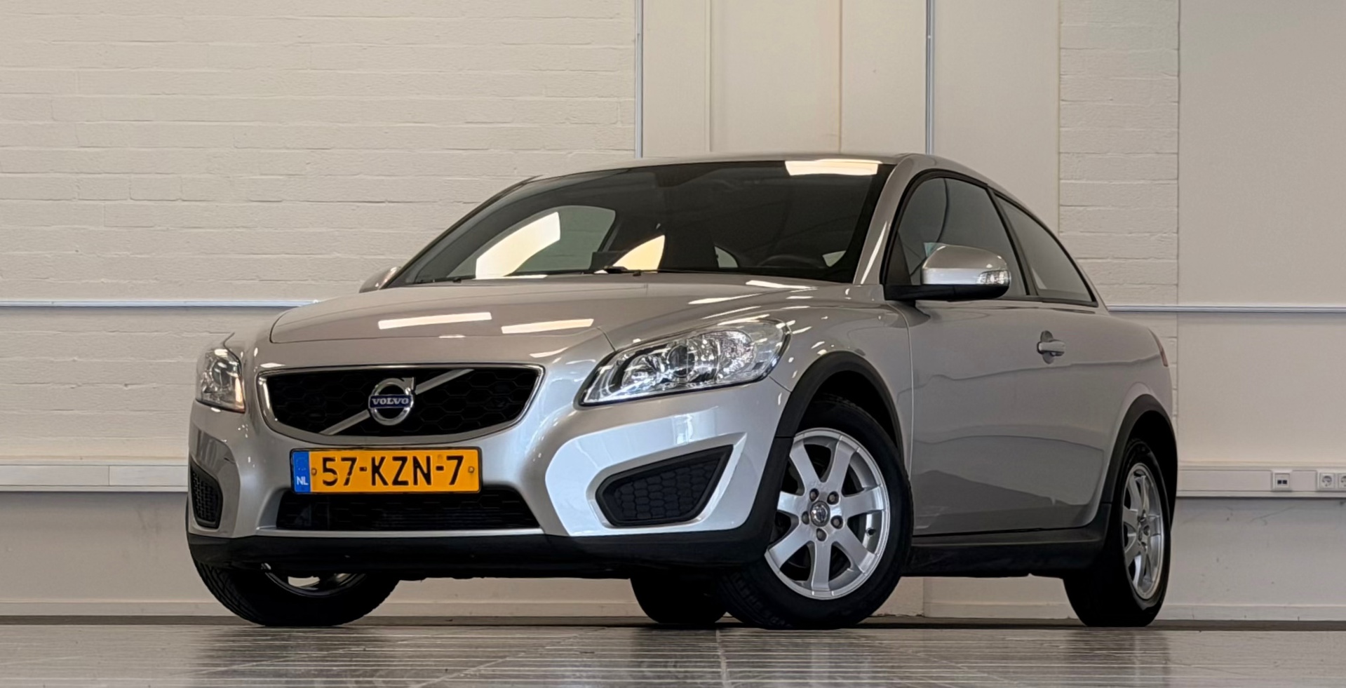 Volvo C30 1.6i 16V Kinetic 1e Eigenaar APK 12-03-2027 Garantie Mooi! 2010 - voorkant
