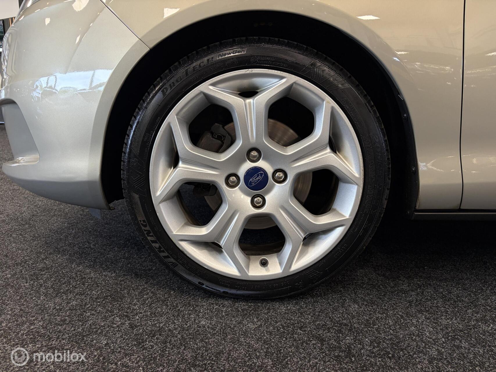 Foto van Ford B-max