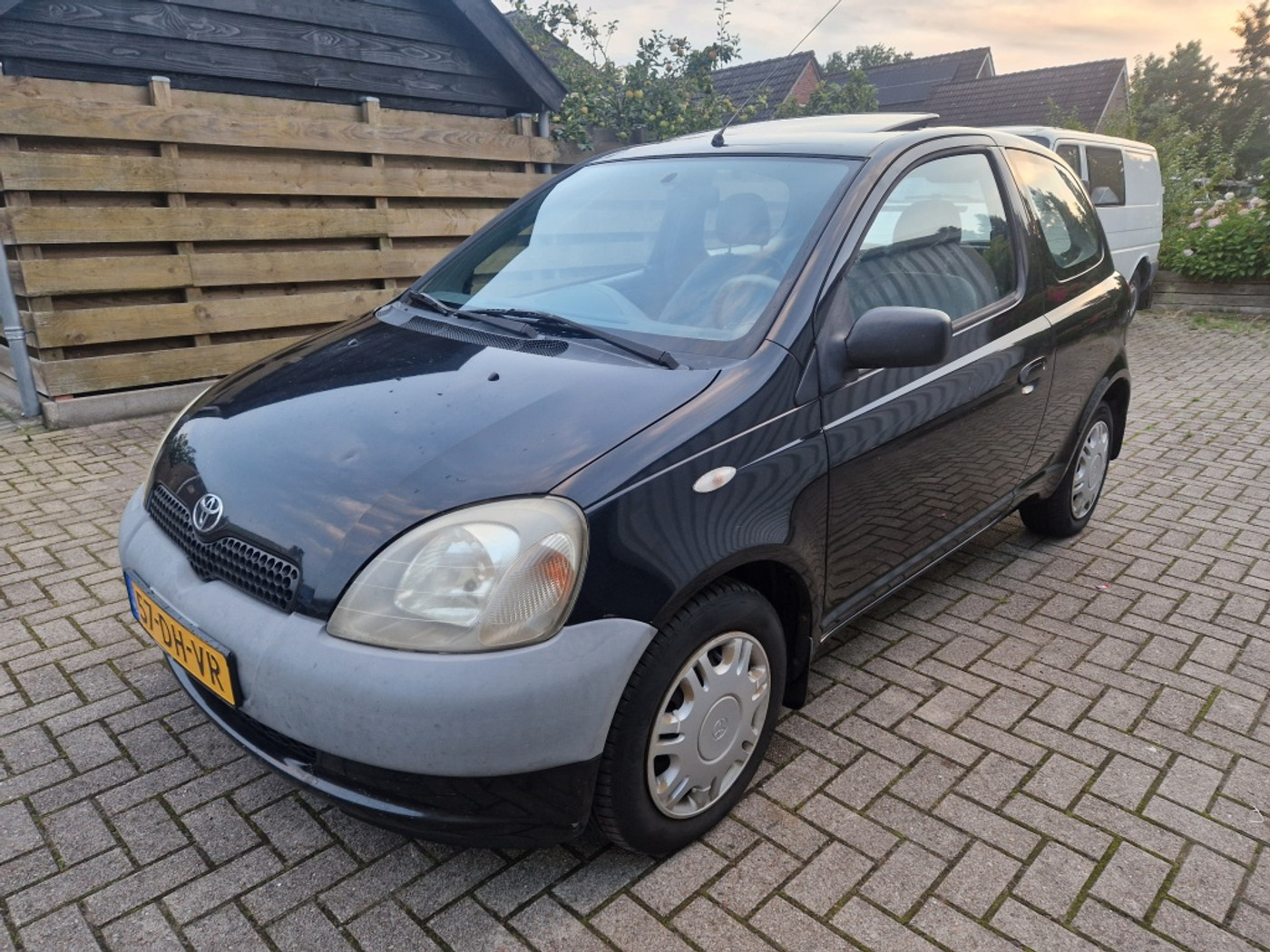 Toyota Toyota Yaris 1.0-16V VVT-i 1e eigenaar auto!!! Nw apk!! 1999 - voorkant
