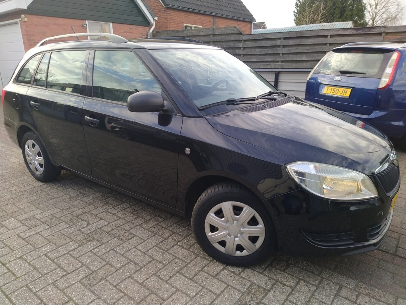 Skoda Fabia 1.2-12V Fresh 2012 - voorkant
