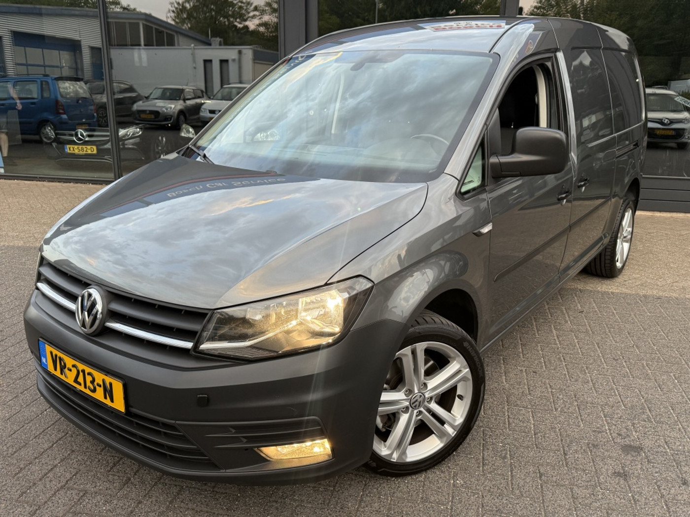 Volkswagen Caddy 2.0 TDI L2H1 Highline nieuwe distr + koppeling topstaat! 2015 - voorkant