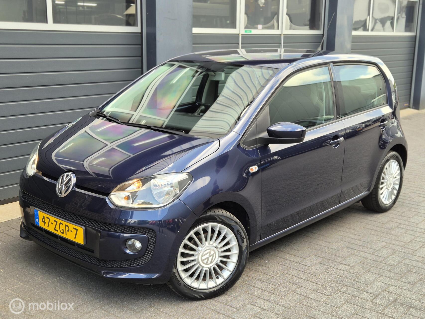 Volkswagen Up 1.0 high up! BlueMotion | NAVI | PDC | CRUISE | AIRCO | 2012 - voorkant