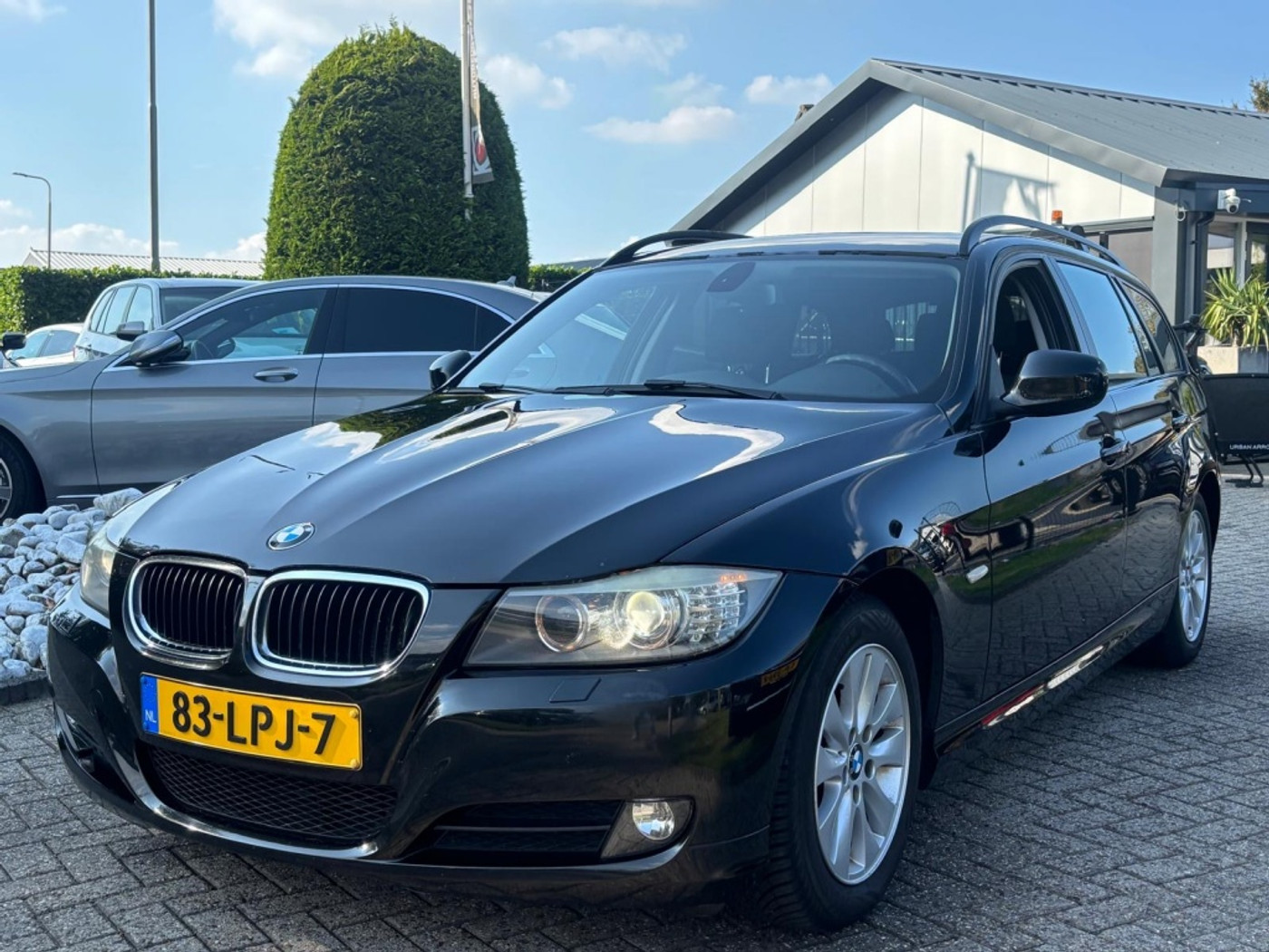 BMW 3er Reihe 318i Sport 2010 Zwart Xenon Navi 2010 - voorkant