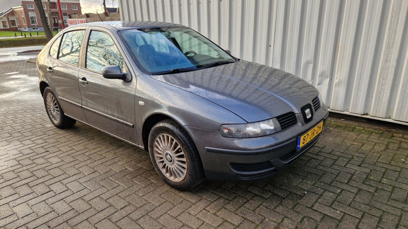 Seat Leon 1.6-16V Stella 2002 - voorkant