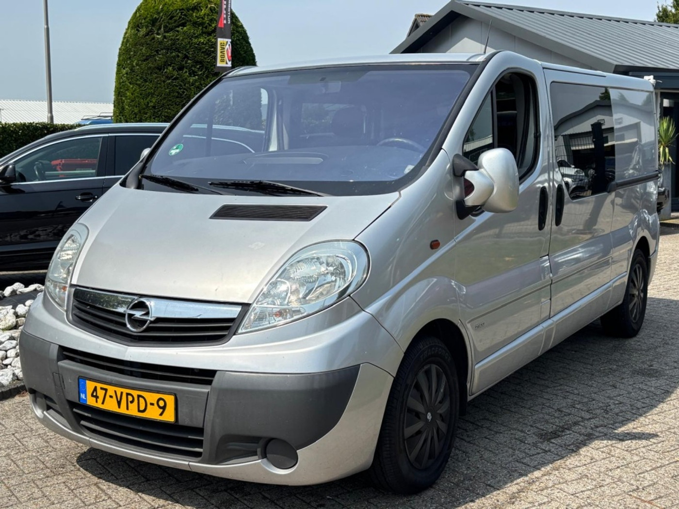 Opel Vivaro 2.5 CDTI L2H1 DC 2008 - voorkant