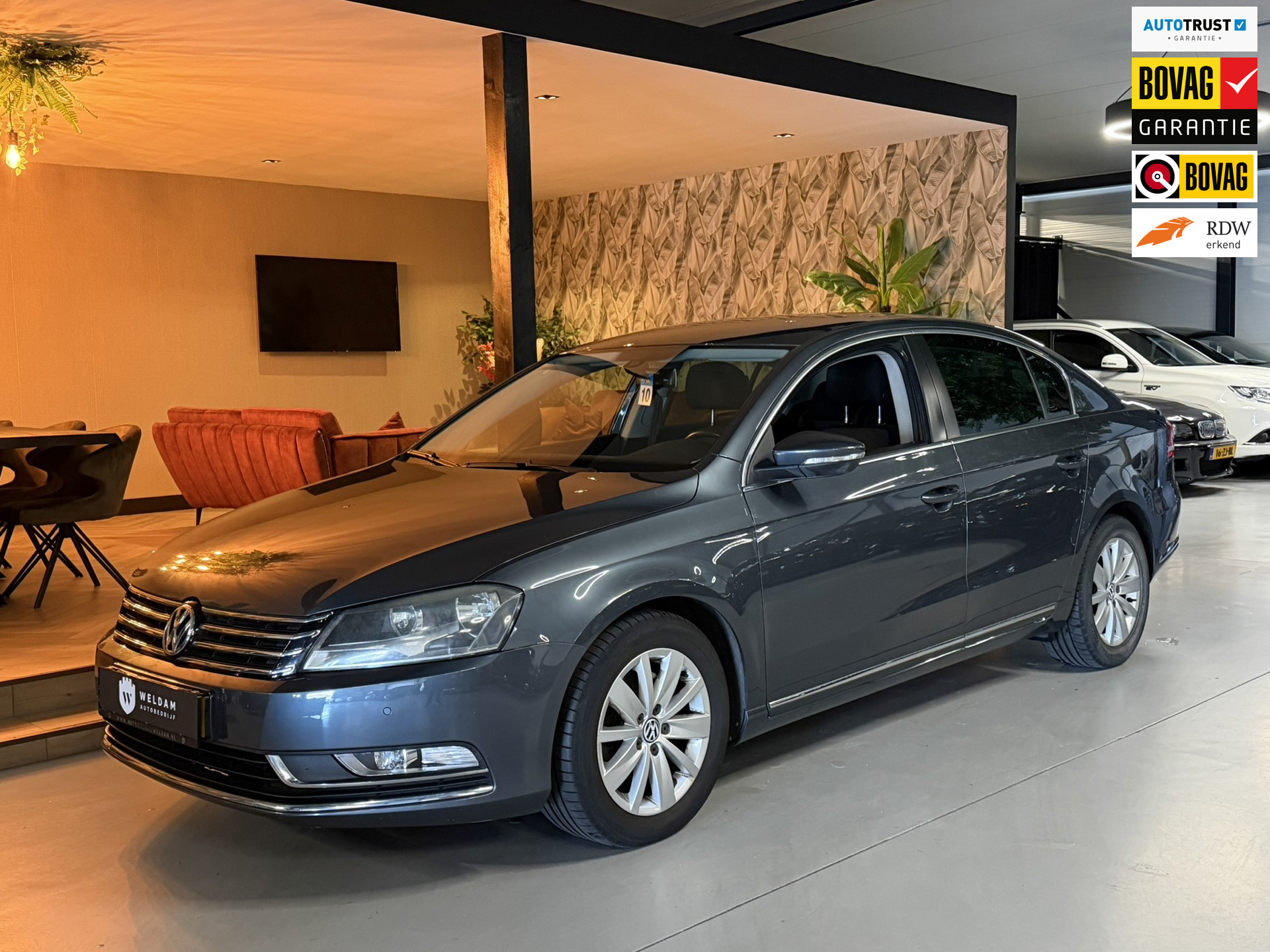 Volkswagen Passat 1.8 TSI Highline Trekhaak StoelVW PDC Cruise Clima Rijklaar 2011 - voorkant