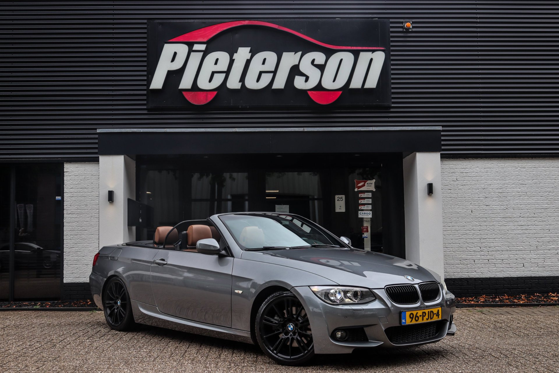 BMW 325i 325i M-Pakket NAP MEMORY LEDER TREKHAAK 2011 - voorkant