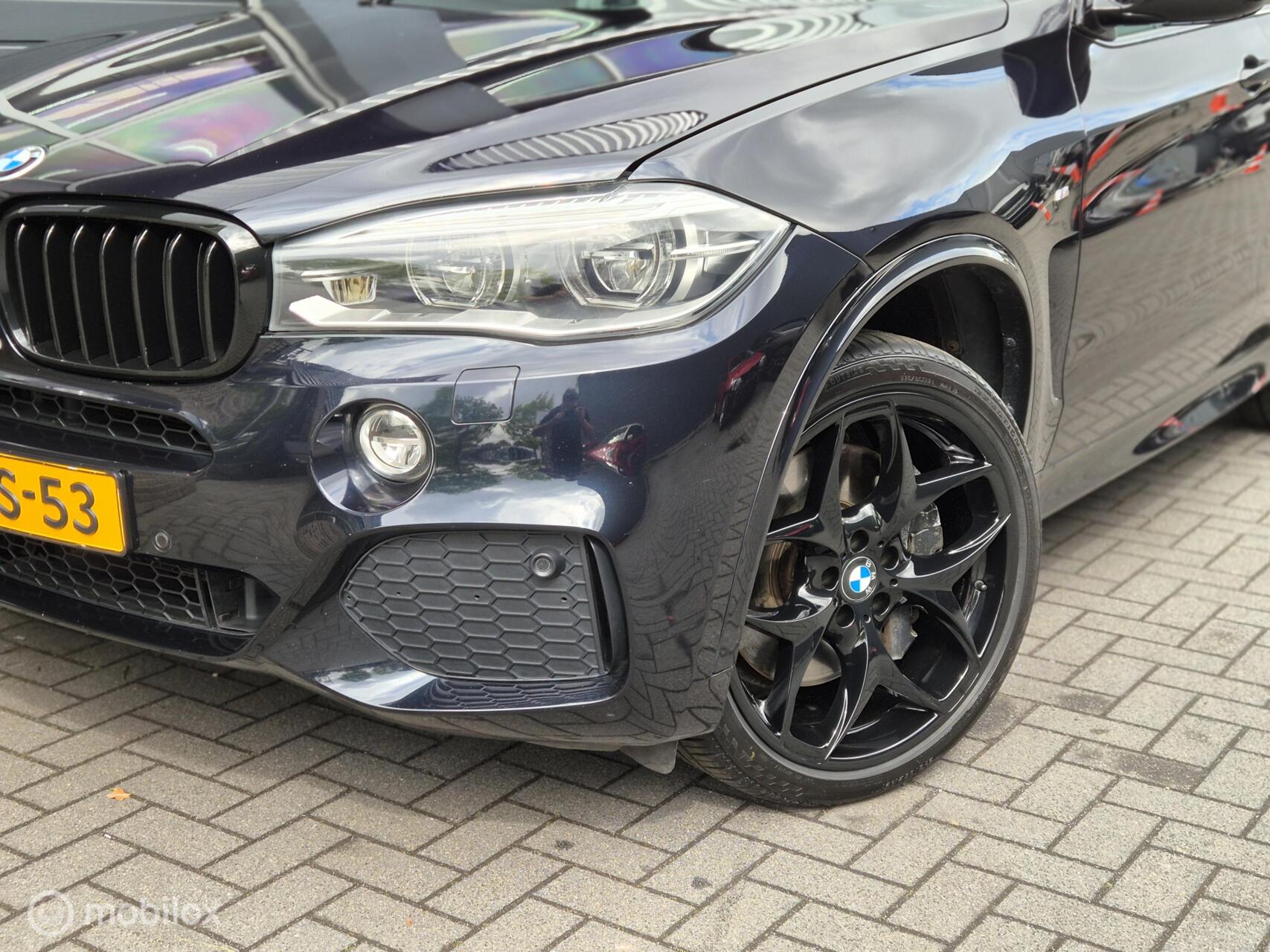 Foto van BMW X5 Xdrive50i