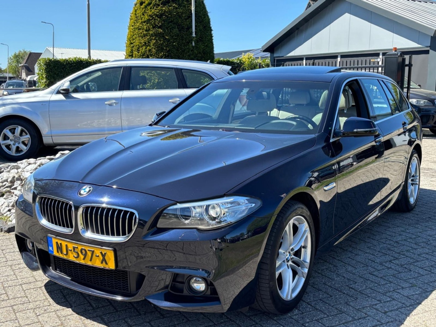 BMW 520i 520i Sport M-Pakket 2017 Pano Dealerauto Trekhaak 2017 - voorkant