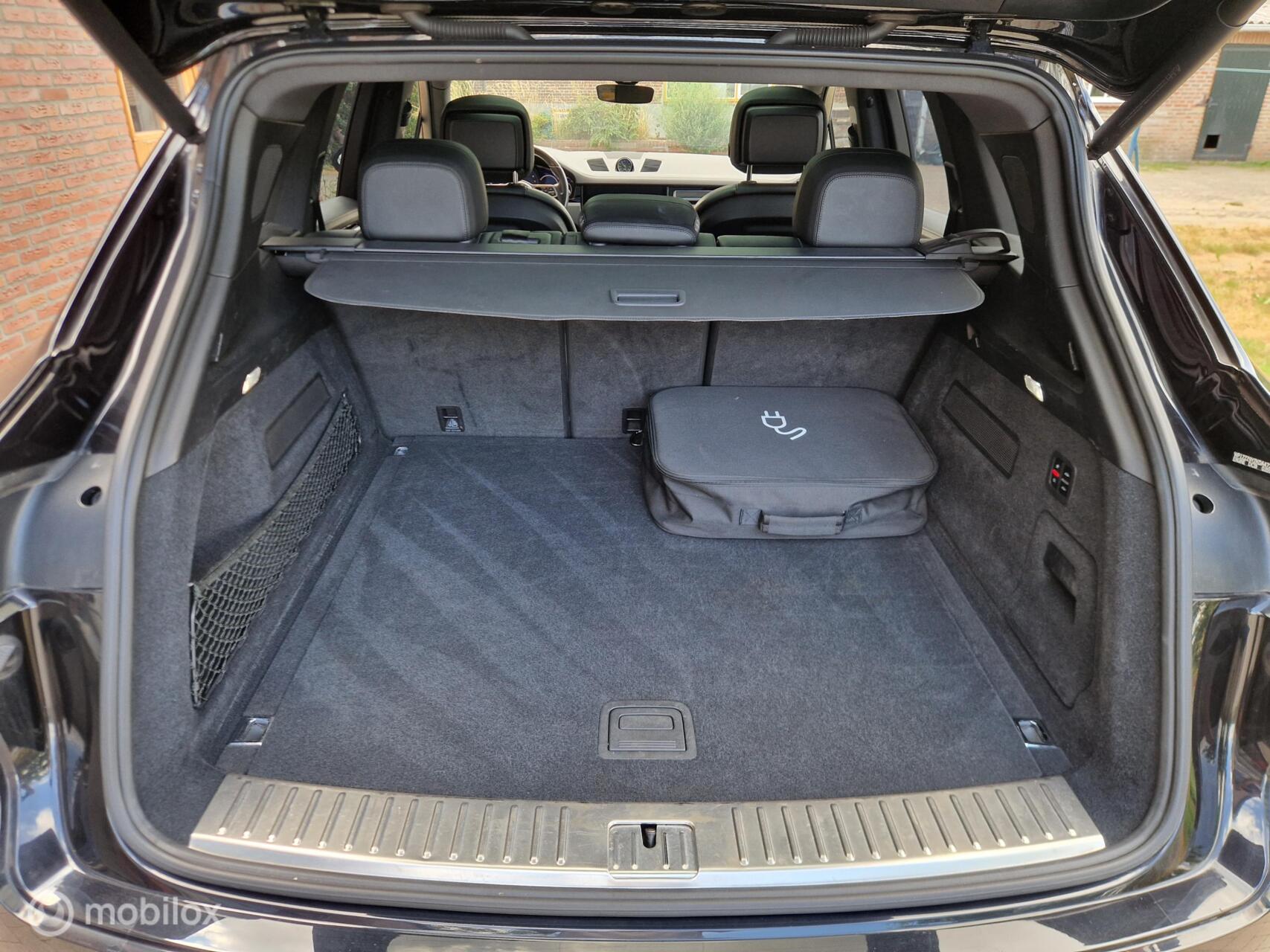 Foto van Porsche Cayenne E-hybrid
