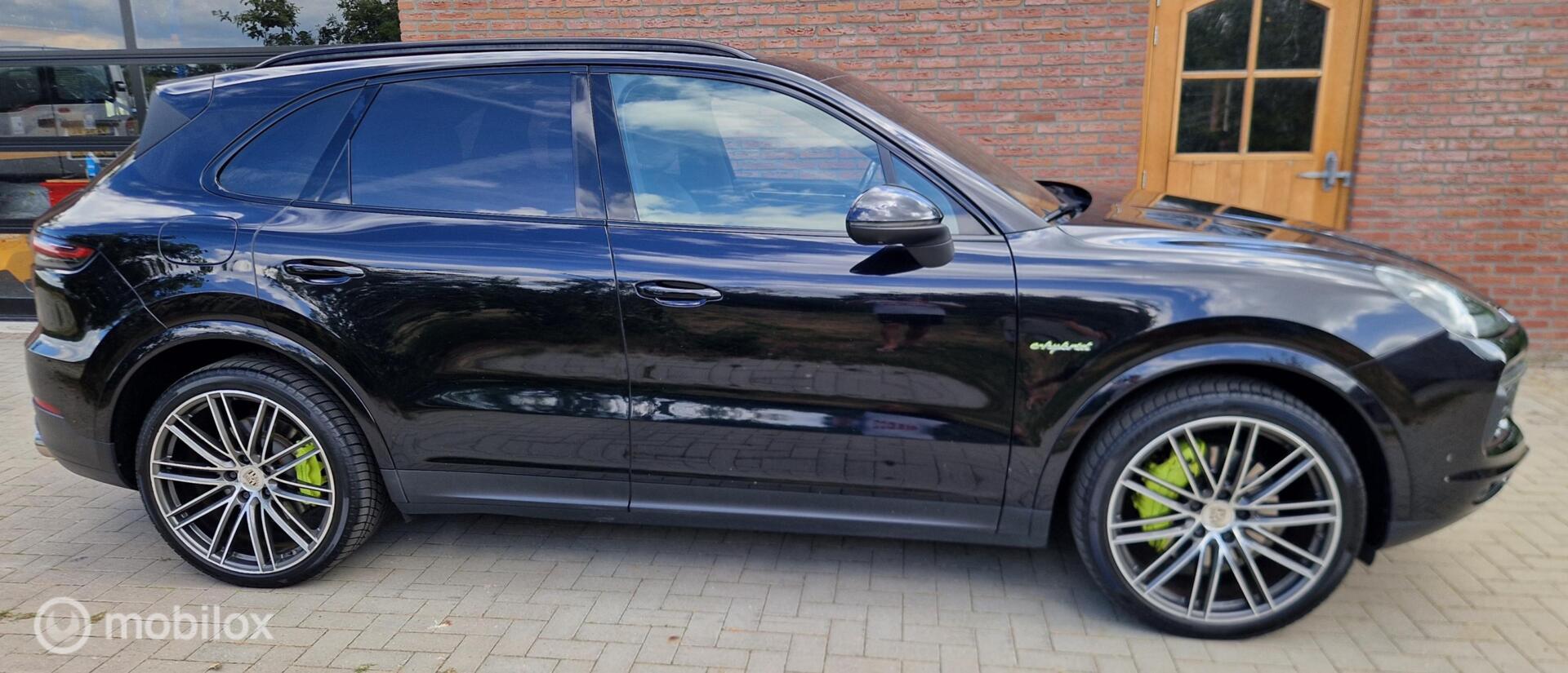 Foto van Porsche Cayenne E-hybrid