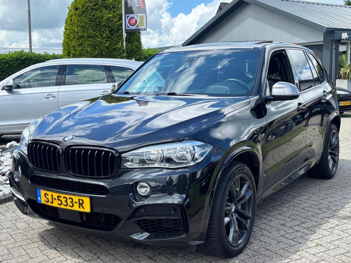 BMW X5 M50d M50D 7-Persoons 2017 Panodak Zwart Trekhaak 2017 - voorkant