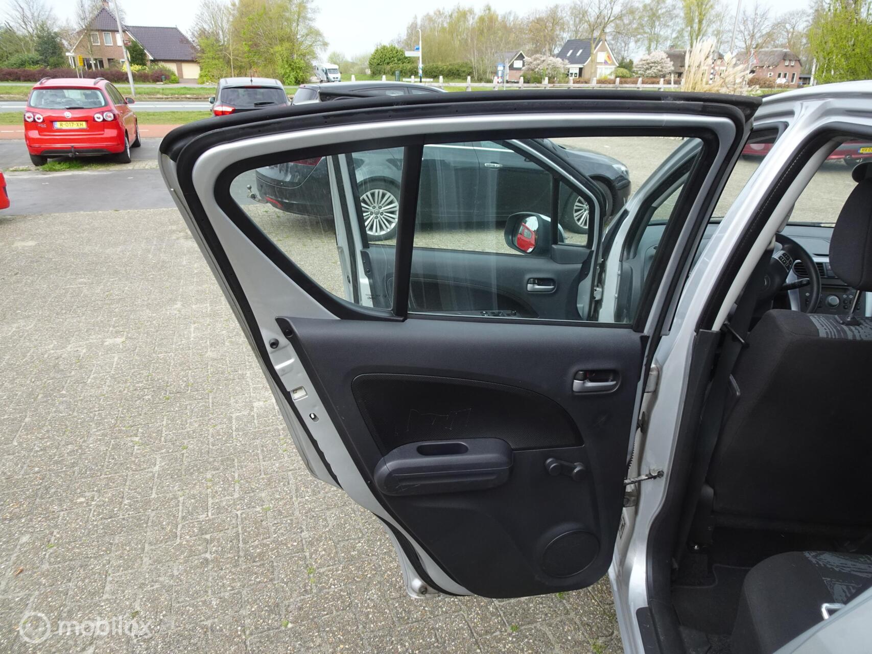 Foto van Opel Agila