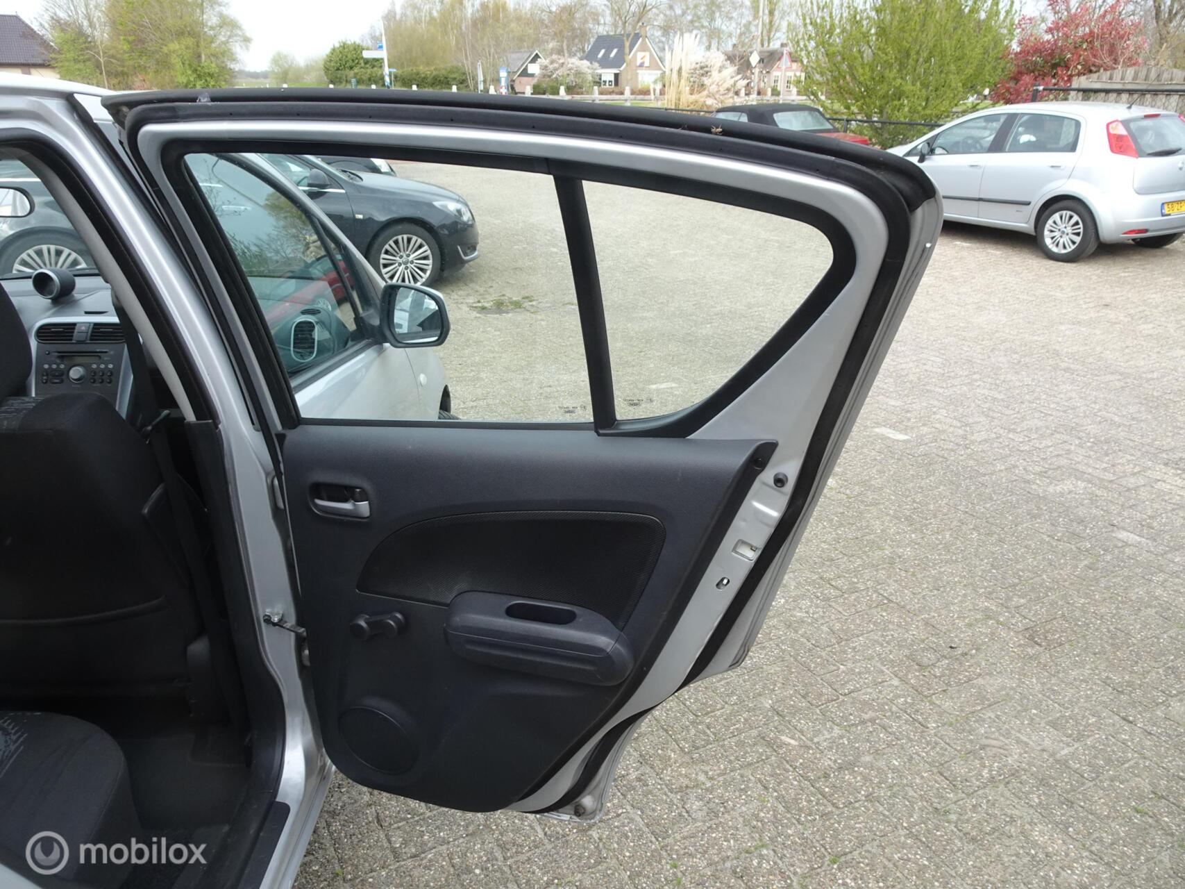 Foto van Opel Agila