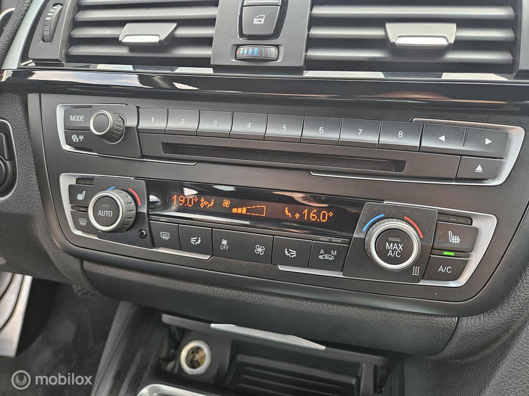 Foto van BMW 328i xDrive