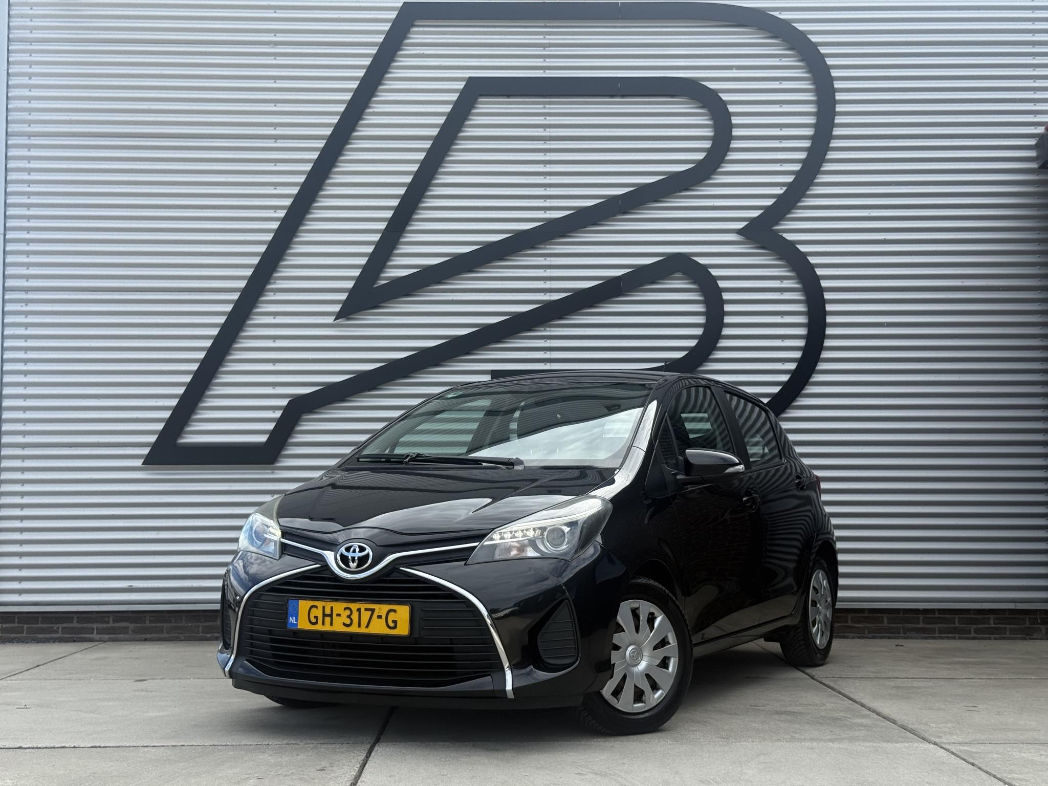 Toyota Toyota Yaris 1.3 VVT-i Aspiration 2015 - voorkant